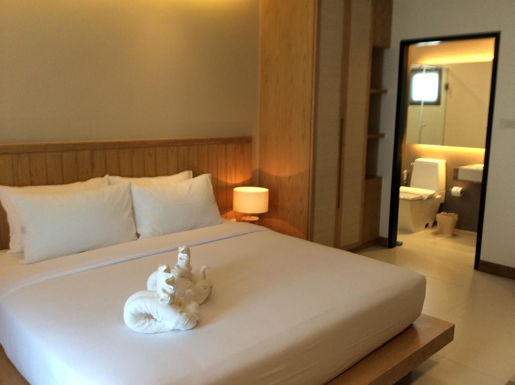 W14 Pattaya Hotel Room photo